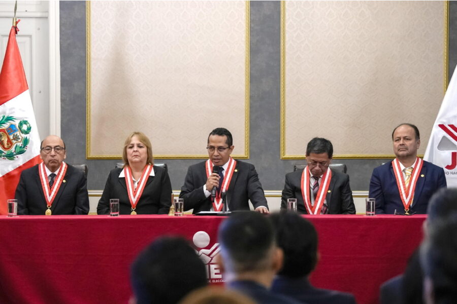 Fujimori e Sánchez attesi al confronto decisivo tra proteste e violenza