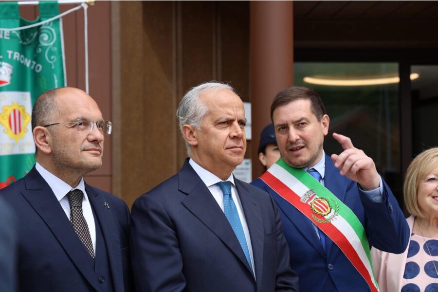 Il ministro ad Arquata del Tronto: "Modello Centro Italia riferimento nazionale"