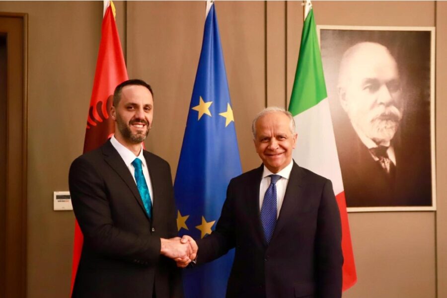Titolare del Viminale a Tirana: 'l'Italia continuerà a sostenere il Paese per adesione Ue'