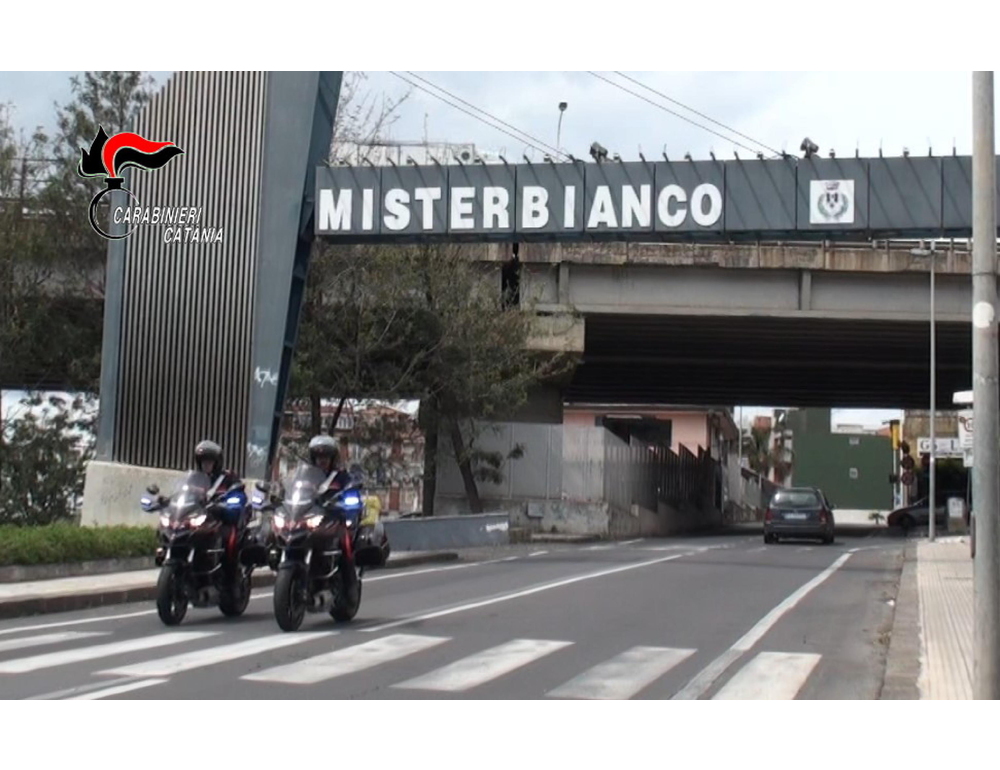 Picchia violentemente la moglie durante lite, donna è gravissima