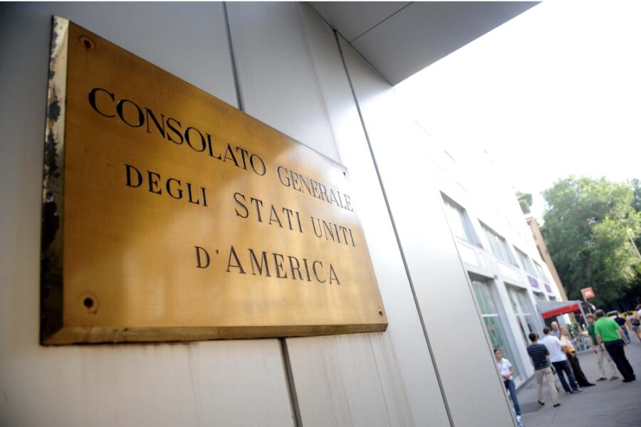 'Disposto controllo giudiziario. Lavoratori pagavano anche 'pizzo' in rupie'
