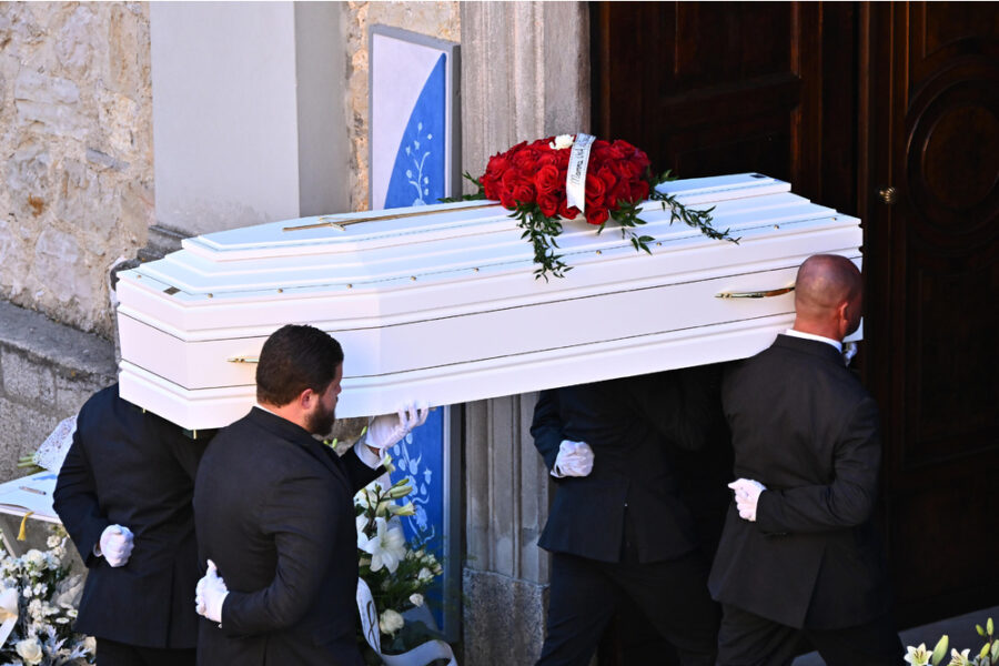 Cadavere decapitato e testa rubata. L'Arma
