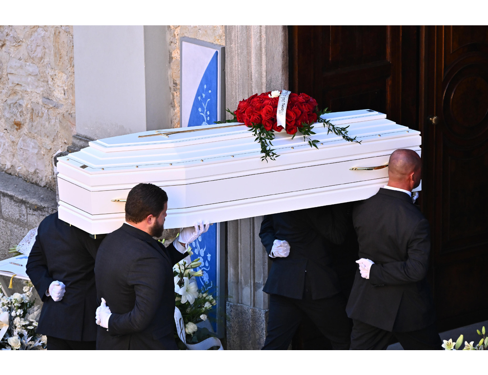 Profanato il cadavere di Pamela Genini, carabinieri cercano immagini loculo