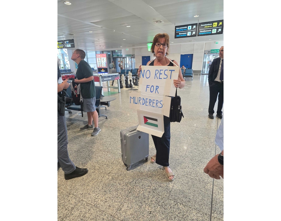Proteste a Cagliari per voli da Israele, attivisti ‘militari in vacanza’