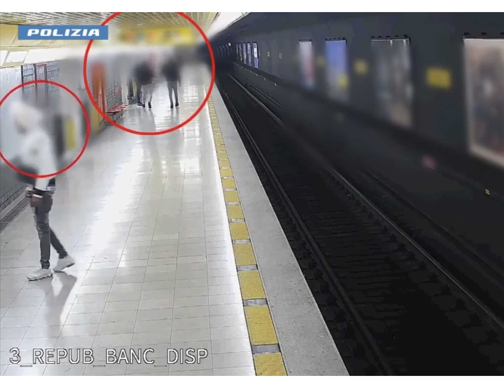 Rapine sugli autobus a Milano, arrestati quattro giovani