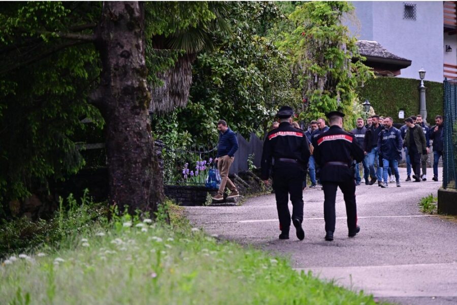Spelologi nella zona di Sant'Omobono e nei pressi delle cavità di un santuario