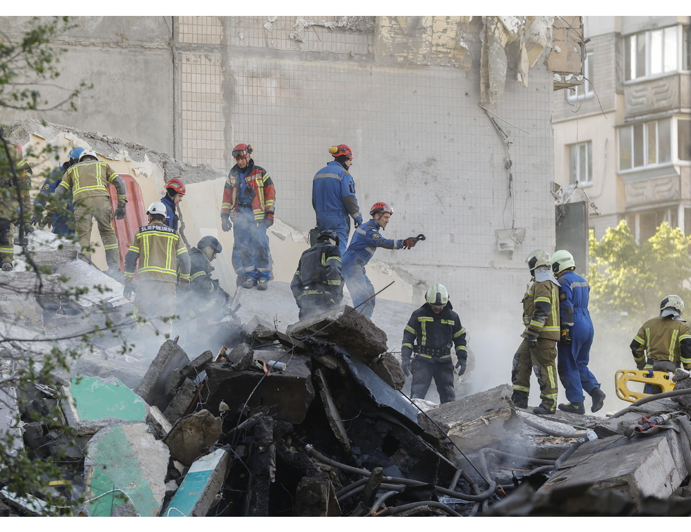 Sale a 16 il bilancio dei morti a Kiev, anche 2 bambini