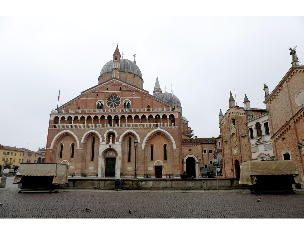 Scassina cassette delle offerte nella Basilica del Santo a Padova, arrestato