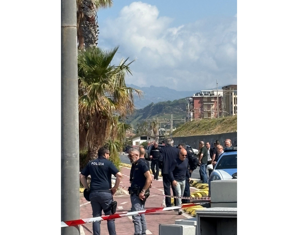 Schiacciato da una colonna di cemento, muore un operaio di 23 anni