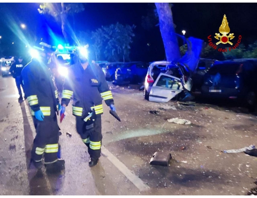 Schianto con l’auto a Forlì, due giovani morte e un’altra gravissima