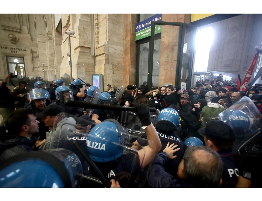 Scontri a manifestazione Pro Palestina a Milano, arresti in corso