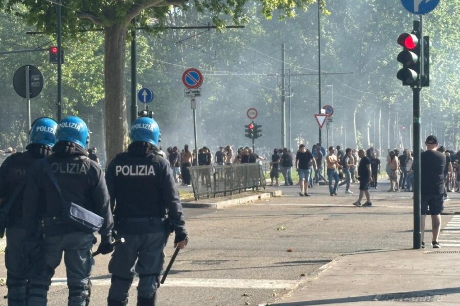 Nonostante schieramento polizia. Indagati 'ben inseriti nella società'