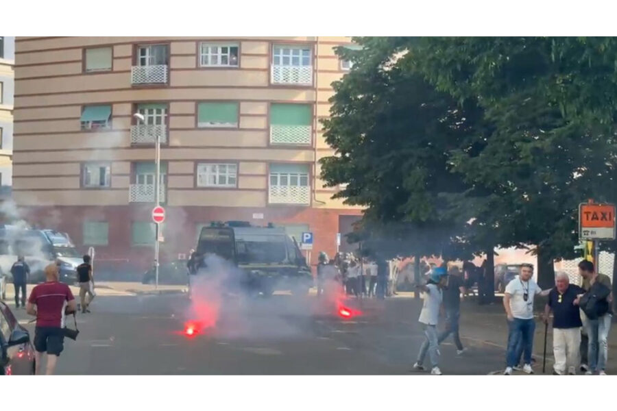 Lanciati lacrimogeni per evitare conseguenze più gravi e disperdere i gruppi di tifosi