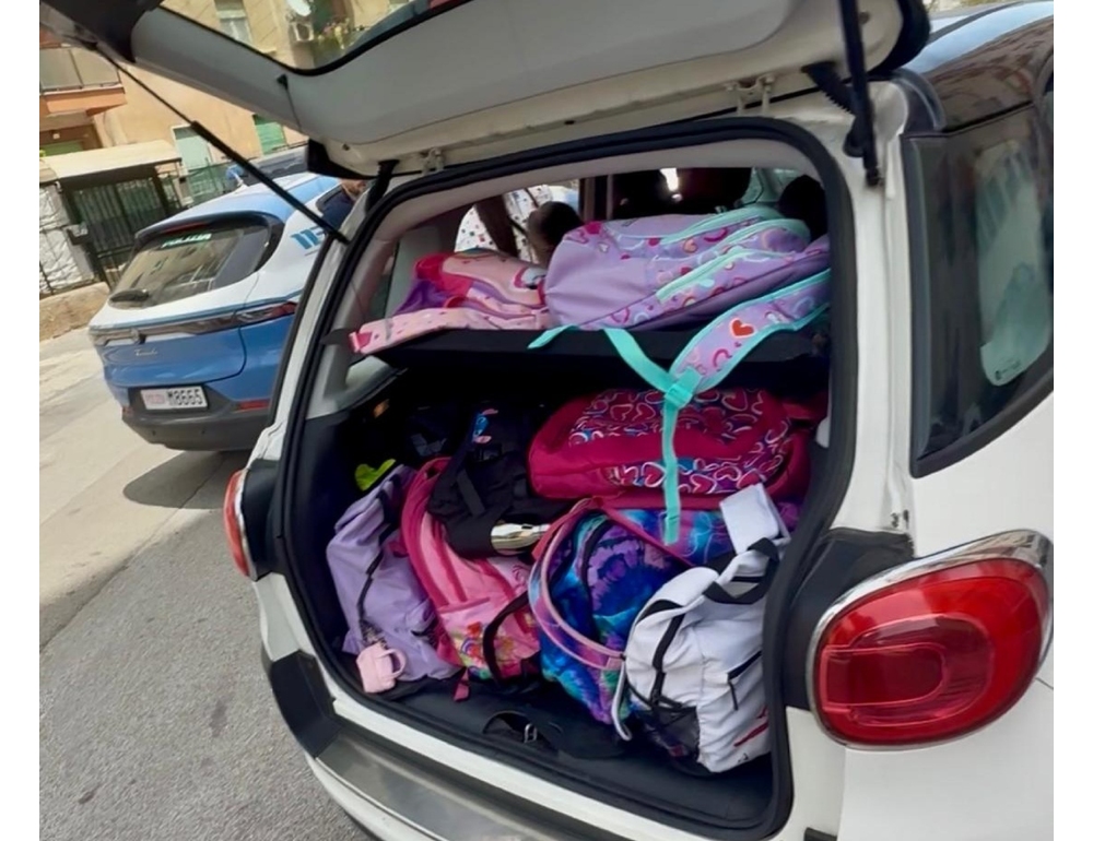 Scuolabus abusivo con una Fiat 500L, 14 minorenni nell’auto a Palermo