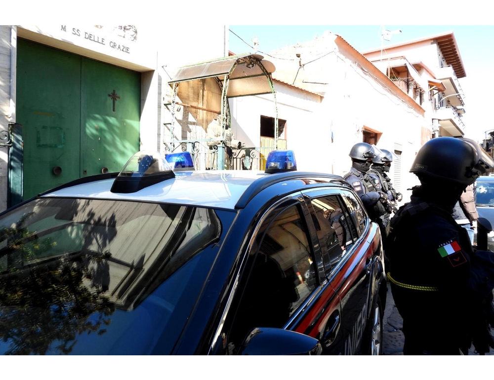 Sgominata banda di pusher legata al clan Di Lauro, 14 arresti dei carabinieri