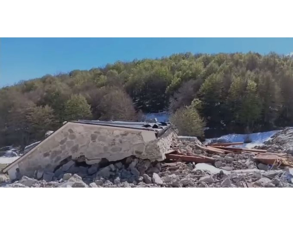 Slavina si stacca sul Gran Sasso e distrugge un rifugio, nessun ferito