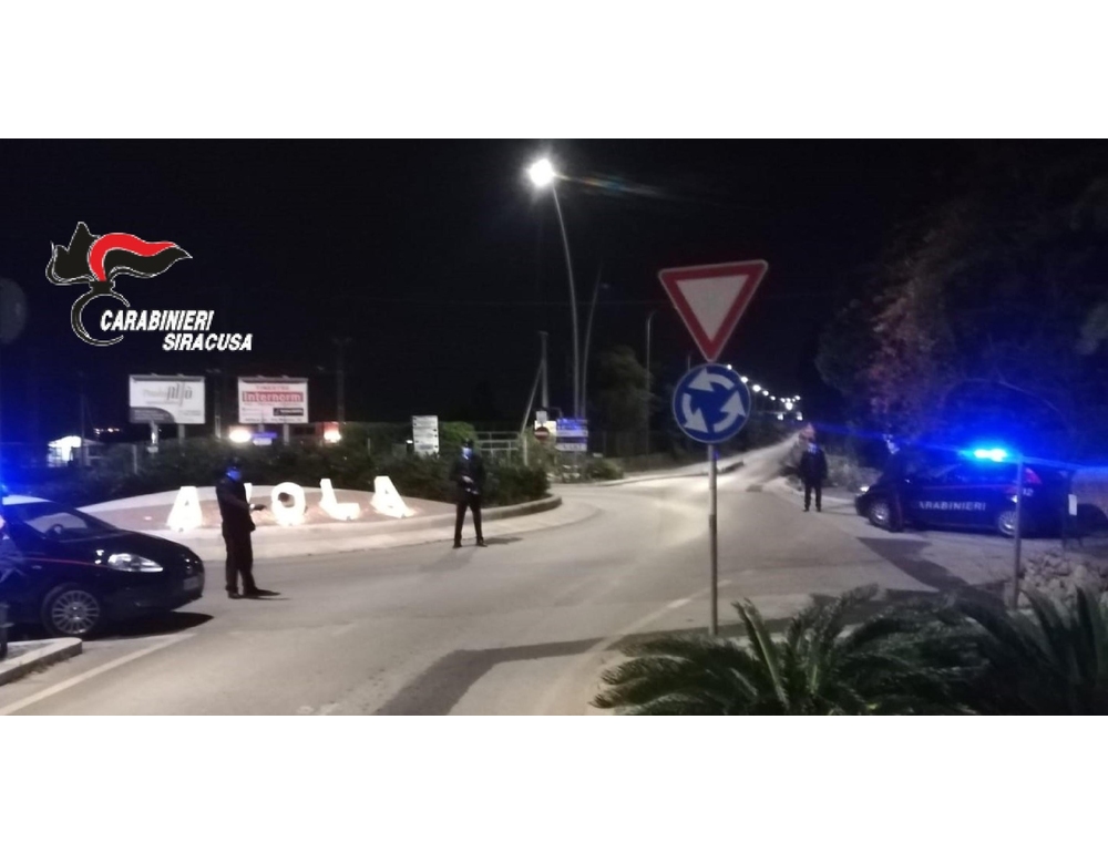 Spari durante un tentato furto di angurie, un ferito nel Siracusano