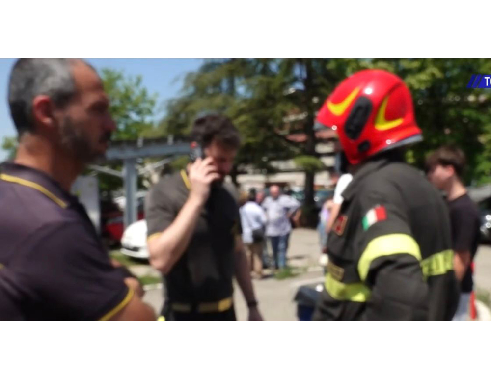 Spray al peperoncino in scuola di Arezzo, 10 intossicati lievi