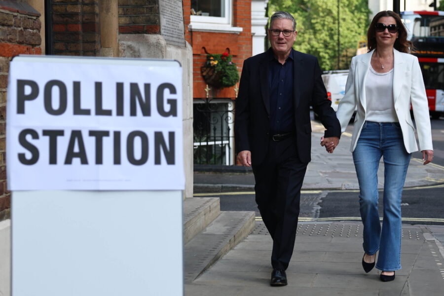 Il premier: 'Brexit ha reso il Paese più povero e più debole'