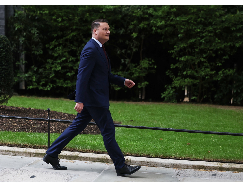 Streeting si dimette da ministro e lancia la sfida a Starmer