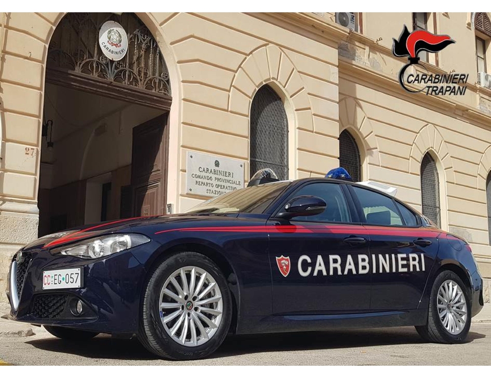 Tenta di accoltellare il prof, verifiche su pc e cellulare del 12enne