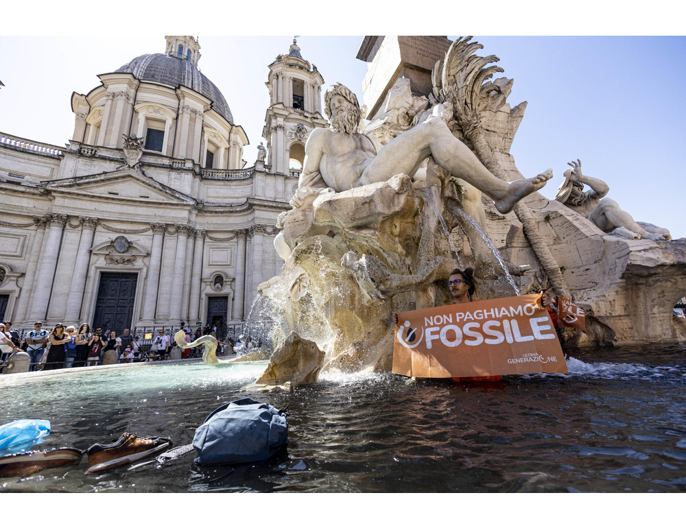 Ultima Generazione, attivisti condannati a 4 mesi per azione a piazza Navona