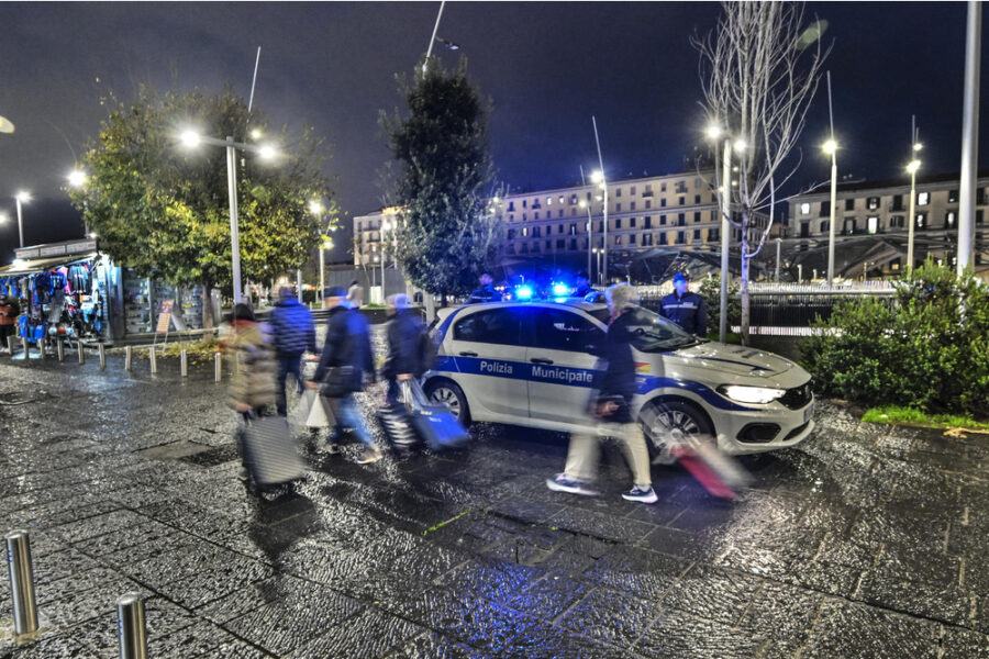 Aggressore 15enne bloccato da Polizia Municipale. Lite vicino luogo omicidio Giogiò Cutolo