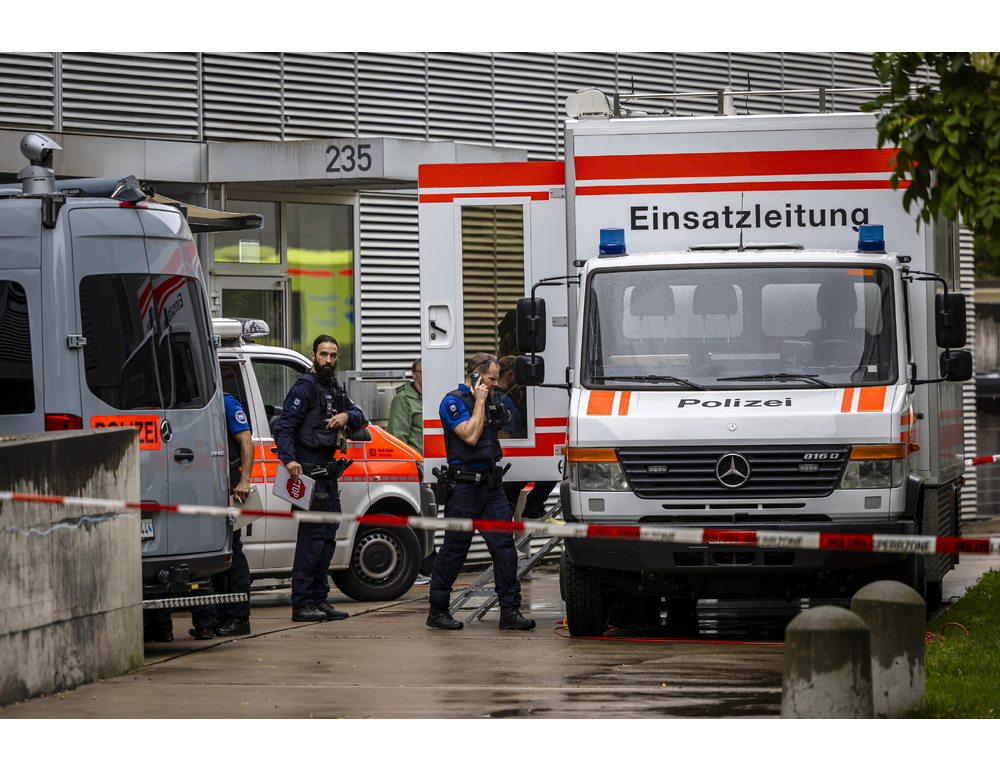 Uomo accoltella tre persone in Svizzera gridando Allah Akbar, arrestato