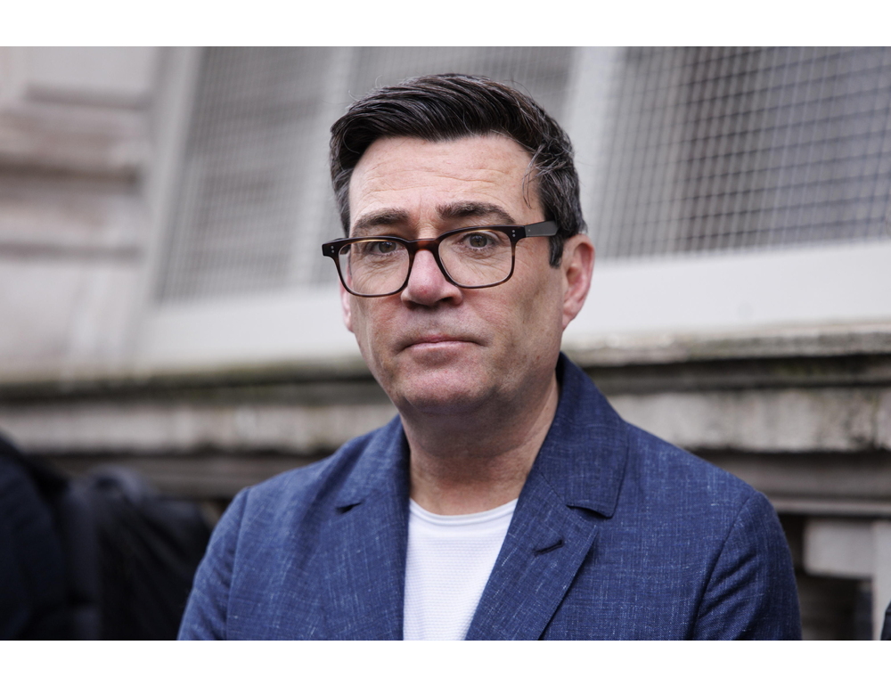 Via libera a Burnham, potrà candidarsi per un seggio in Parlamento