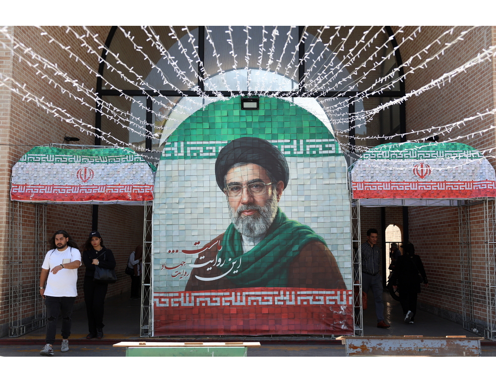 Wsj, Iran parla per la prima volta di Khamenei, ‘lesioni a rotula e schiena’