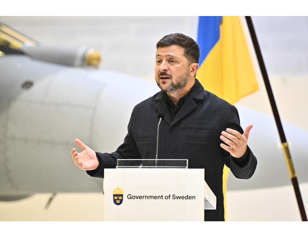 Zelensky, colpito un deposito di petrolio russo a 500 km dal confine