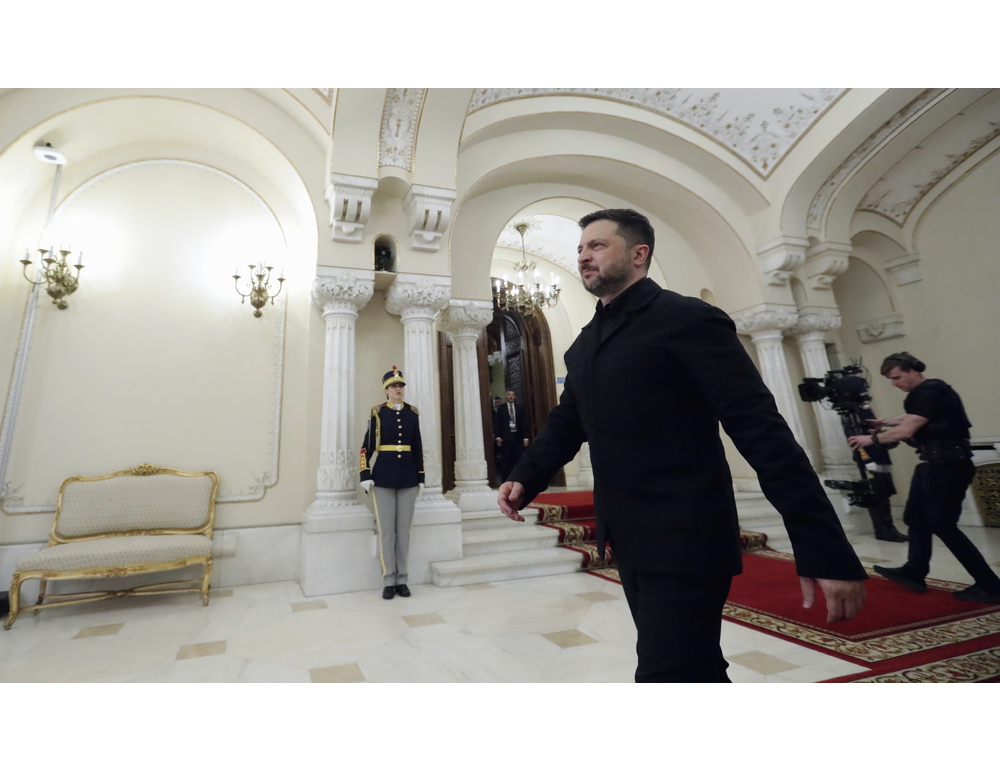 Zelensky, pesanti raid russi nella notte, drone russo colpisce nave cinese