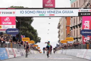 Grande Davide Ballerini: il canturino vince la tappa di Napoli al Giro d’Italia