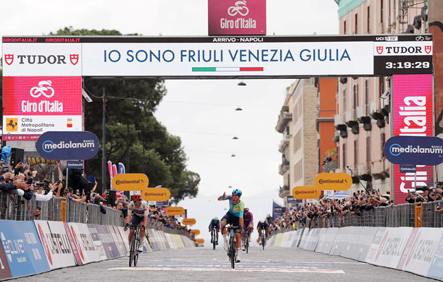 Davide Ballerini vince a Napoli