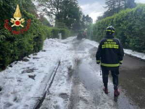 Grandine sul Comasco, disagi alla viabilità