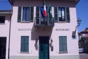 Schignano, la denuncia del Comune: “Gravi vandalismi ai danni di strutture pubbliche”