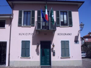 Schignano, la denuncia del Comune: “Gravi vandalismi ai danni di strutture pubbliche”