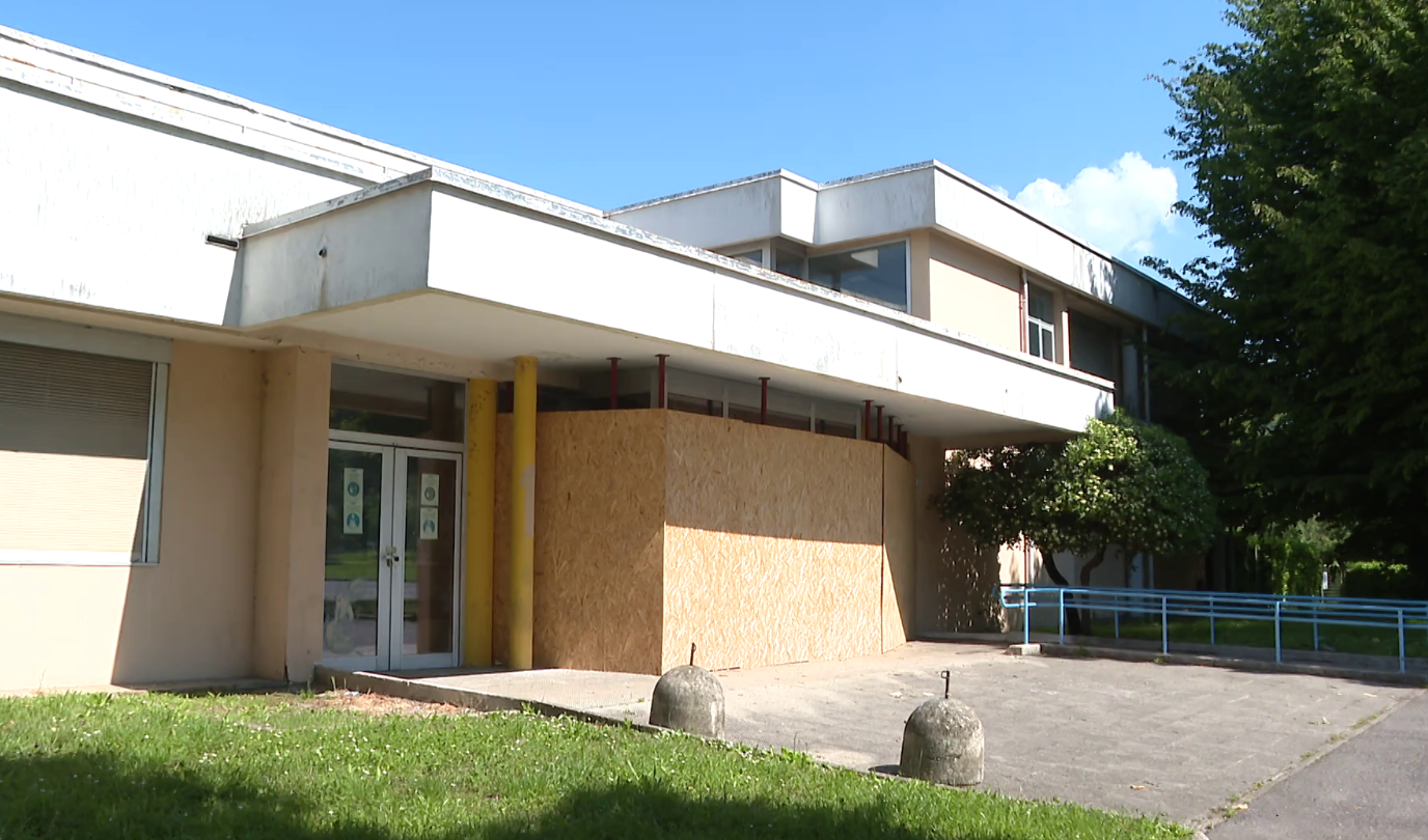 Muggiò, ragazzini nella piscina abbandonata. Denunciati due 16enni