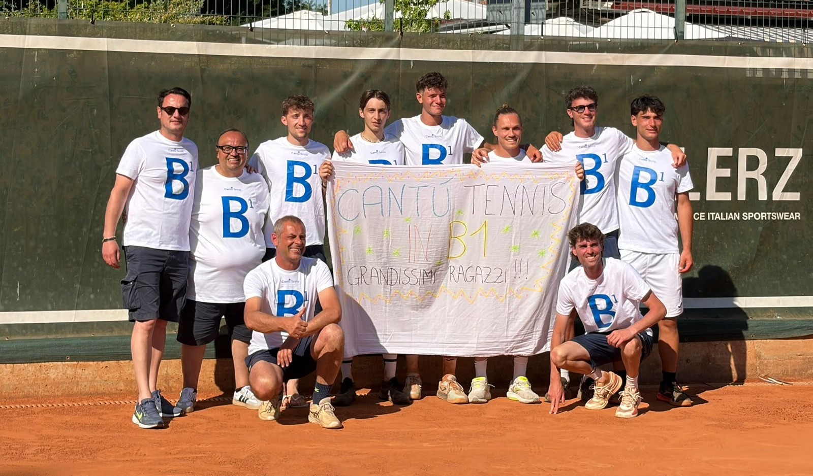 Tennis Cantù, festa per la promozione in serie B1