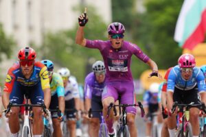 Giro d’Italia, Davide Ballerini ottavo sul traguardo di Sofia