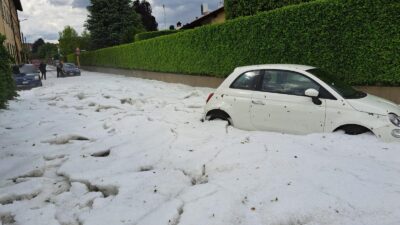 Grandine, allagamenti, tombini saltati. Disagi nel Comasco per il maltempo