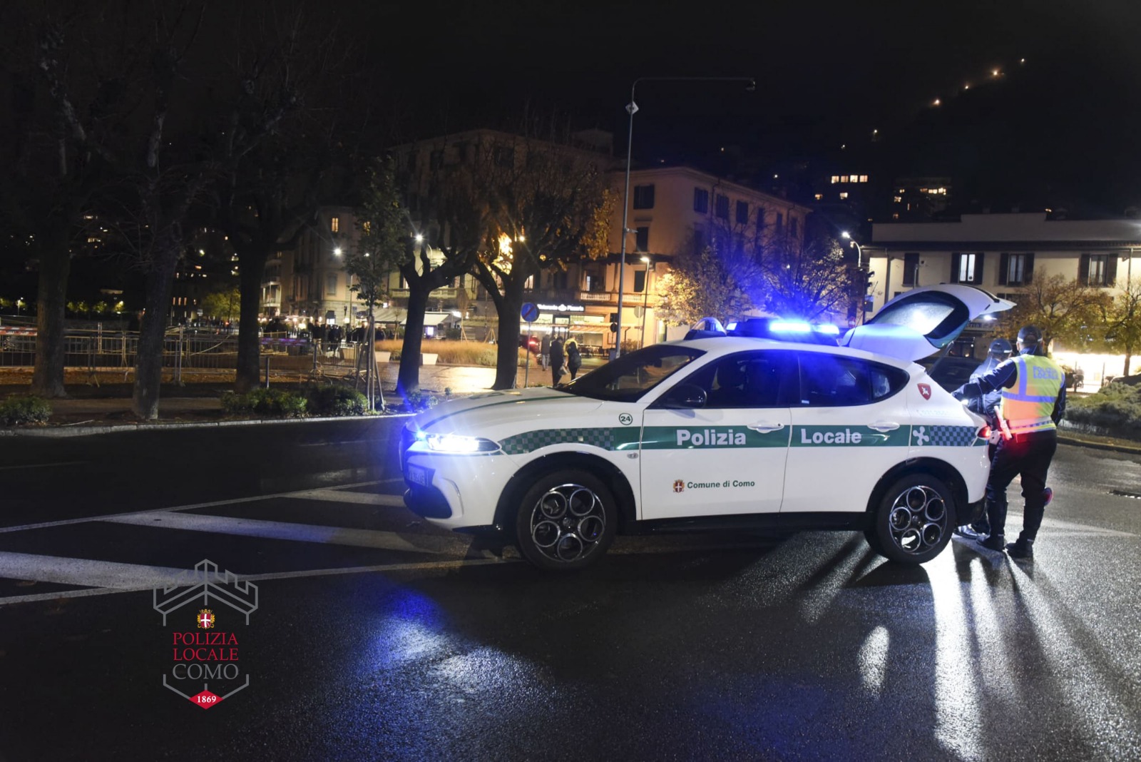 Ubriaca, fugge all’alt e poi picchia gli agenti che la bloccano. Arrestata 21enne comasca