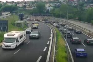 Domenica di rientri e caos sulle strade comasche: code sulla A9, tutto fermo sulla Regina