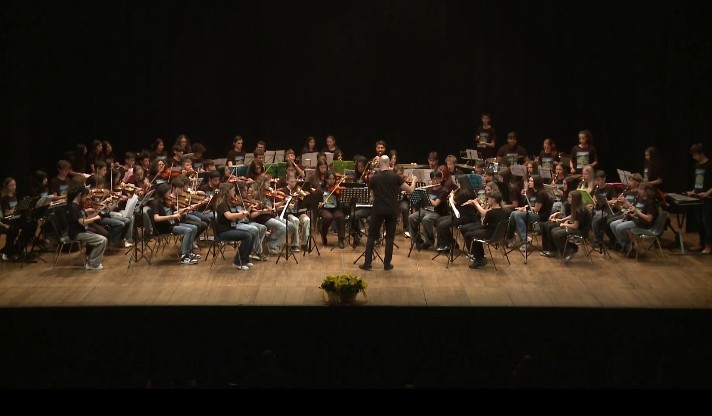 L’evento della Foscolo al Teatro Sociale. Molteni: “Scuole chiuse? In gioco il futuro degli studenti. Inaccettabile”