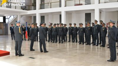 Guardia di Finanza, visita del comandante regionale al reparto aeronavale di Como