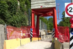 Civiglio, la rabbia dei residenti. Il sindaco: “Capisco, ma abbiamo risolto un problema”