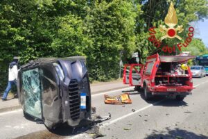 Auto si ribalta a Colverde, 73enne ferito e portato al Sant’Anna