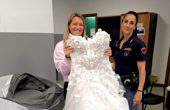 Le rubano l’abito da sposa, la polizia lo ritrova. Nozze salve per la coppia del New Jersey