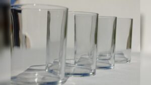 Acqua, idratazione e salute. Se ne parla stasera su Etv con il dottor Mario Guidotti