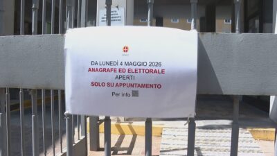 Nuova carta d’identità, lunghe attese in Comune a Como: “40 persone in coda pur con l’appuntamento”
